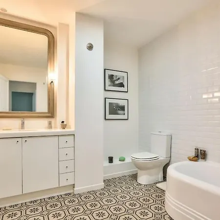 Elegant 5 Pieces Arc De Triomphe Apartment *