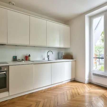 Elegant 5 Pieces Arc De Triomphe Apartment *